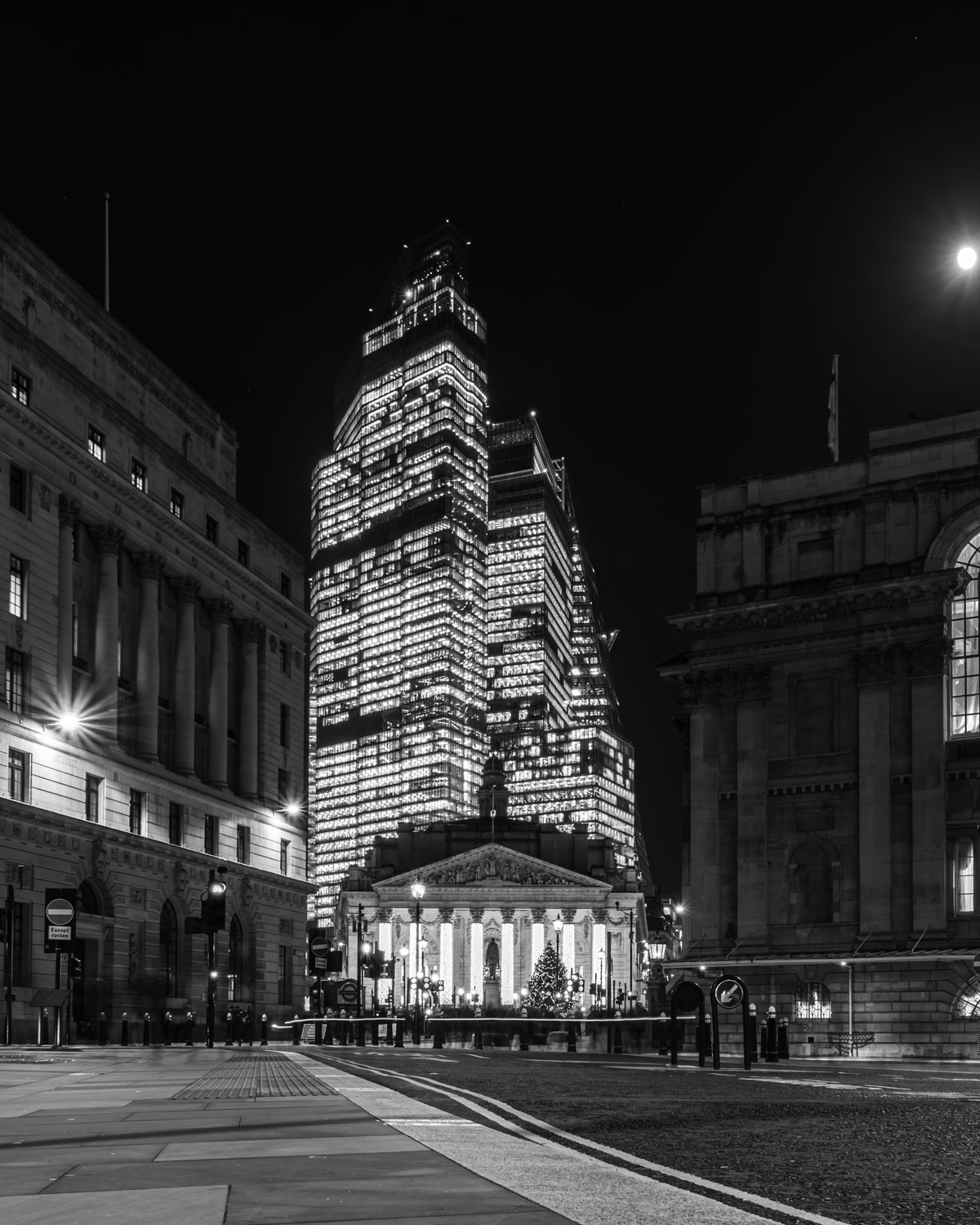 London UK modern minimal street skyline blackandwhite